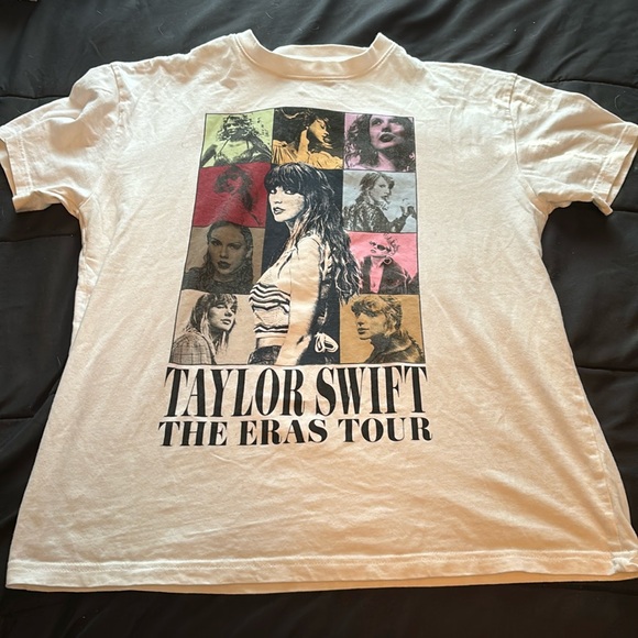 Selling Taylor Swift t-shirt that is from the official merchandise truck - Picture 1 of 2